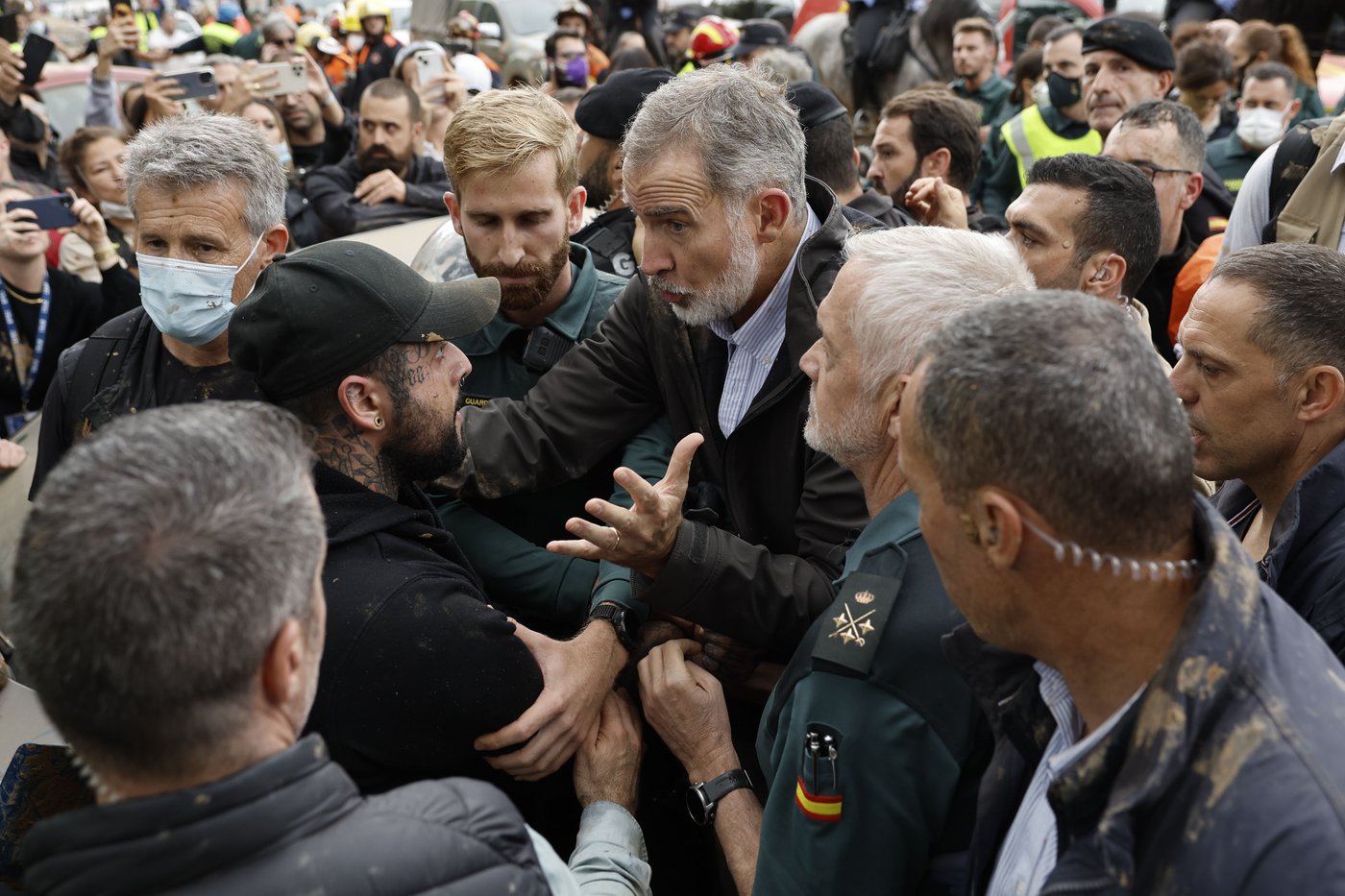 Spain flood survivors hurl mud at the royals and top government officials | iNFOnews.ca
