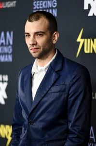 Jay Baruchel a hapless hero in new FXX comedy 'Man Seeking Woman' | iNFOnews.ca Jay Baruchel a hapless hero in new FXX comedy 'Man Seeking Woman' | iNFOnews.ca