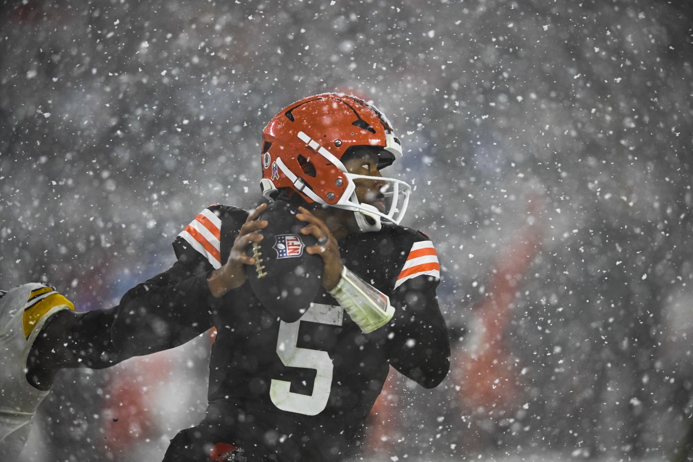 Nick Chubb plows through heavy snow for 2-yard TD, giving Browns 24-19 win over Steelers | iNFOnews.ca