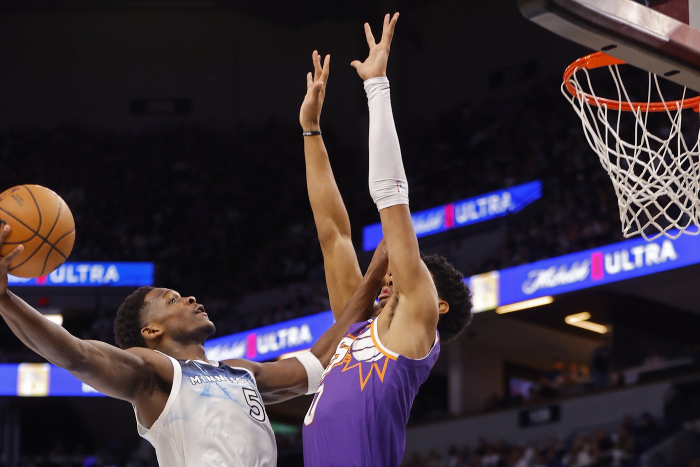 Randle hits 3 at the buzzer to lift Timberwolves over Booker, Suns with 120-117 win | iNFOnews.ca Randle hits 3 at the buzzer to lift Timberwolves over Booker, Suns with 120-117 win | iNFOnews.ca