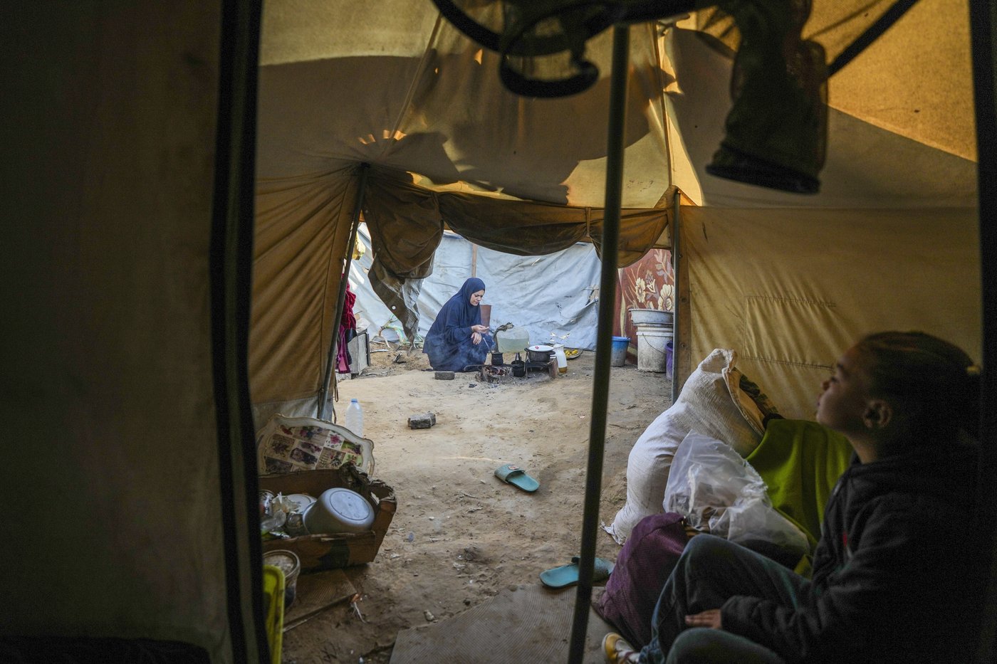 In Gaza's crowded tent camps, women wrestle with a life stripped of privacy | iNFOnews.ca