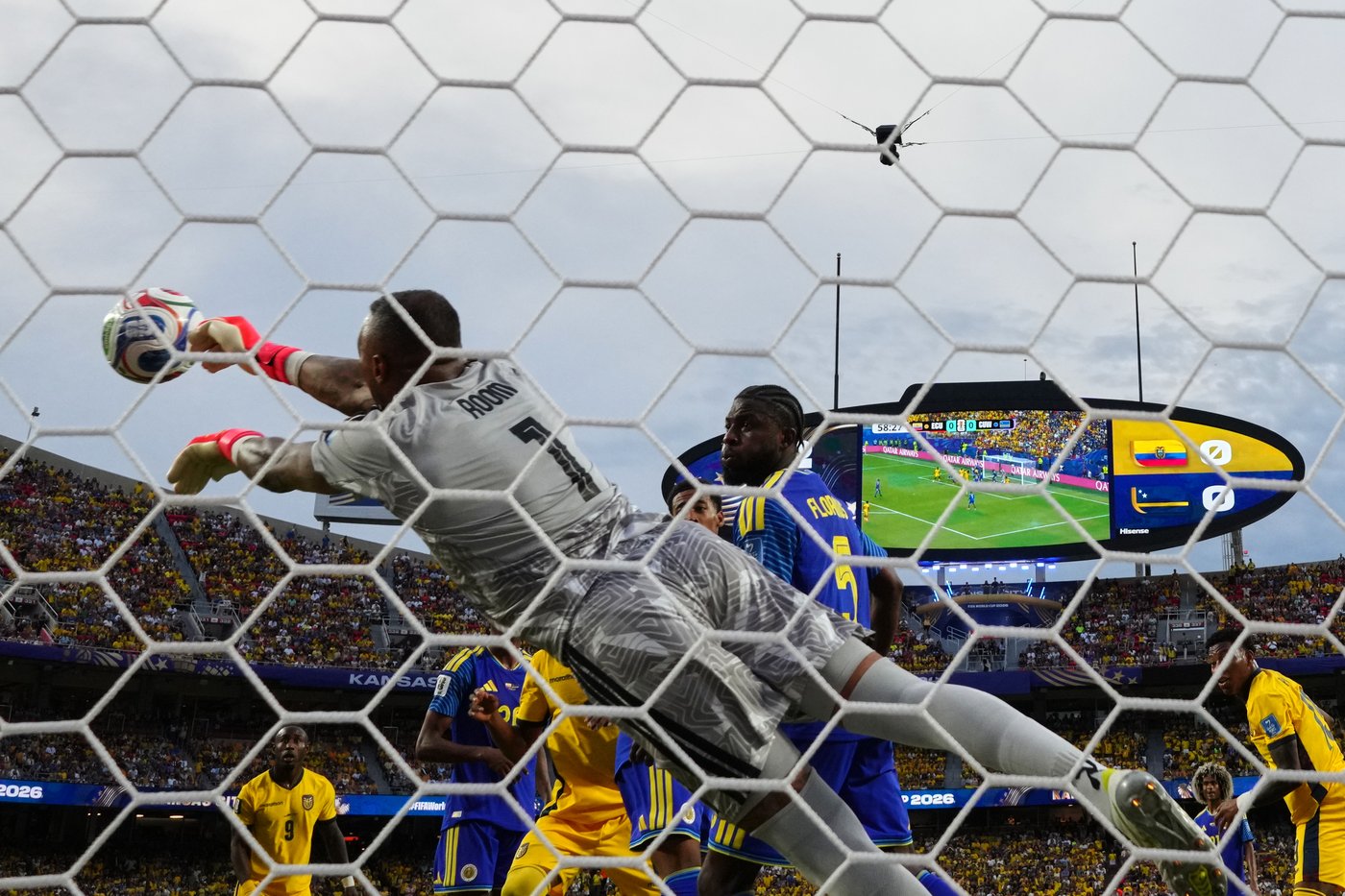 Curacao’s Eloy Room makes 15 saves, sends island nation to 0-0 draw with Ecuador in World Cup | iNFOnews.ca