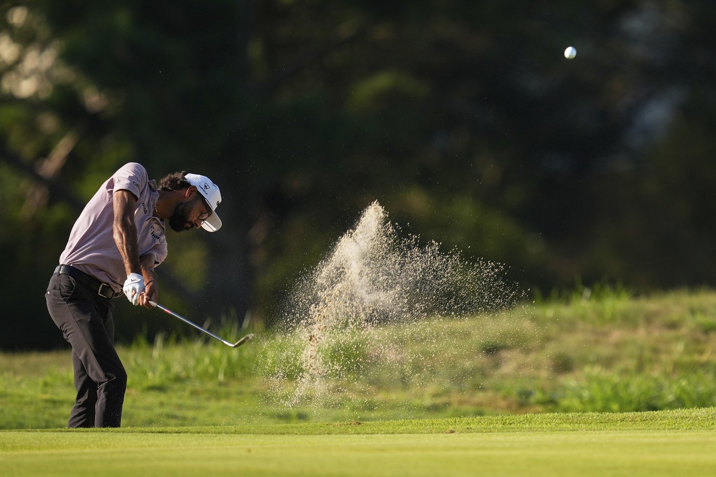 Akshay Bhatia shoots career-best 62 to lead in Memphis. Scheffler is 5 back | iNFOnews.ca