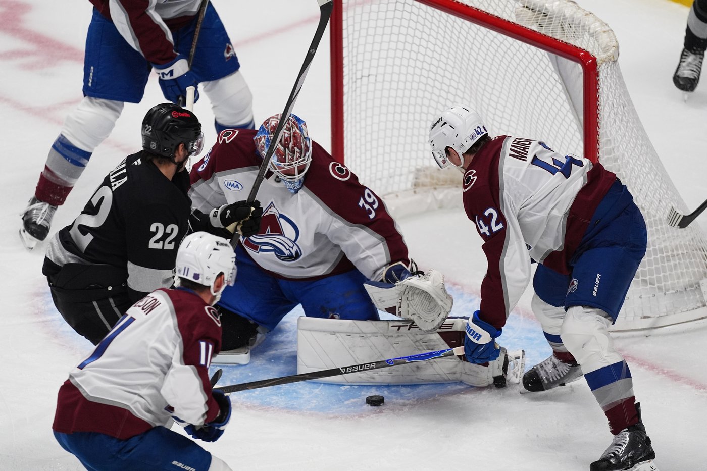 MacKinnon scores 399th career goal as surging Avalanche beat Kings 5-2 | iNFOnews.ca MacKinnon scores 399th career goal as surging Avalanche beat Kings 5-2 | iNFOnews.ca