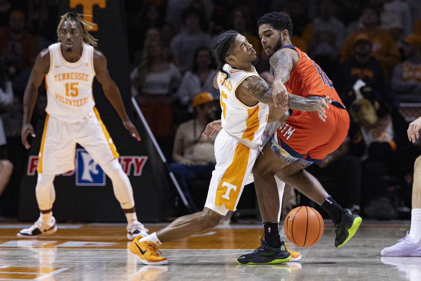 No. 7 Tennessee extends its season-opening winning streak to 7 games in 78-35 win over UT Martin | iNFOnews.ca