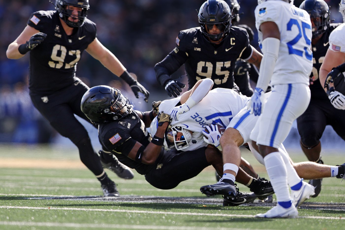 Kanye Udoh scores two touchdowns and leads No. 21 Army over Air Force 20-3 | iNFOnews.ca Kanye Udoh scores two touchdowns and leads No. 21 Army over Air Force 20-3 | iNFOnews.ca