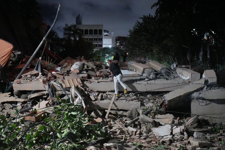 Twin earthquakes strike Venezuela, in photos | iNFOnews.ca