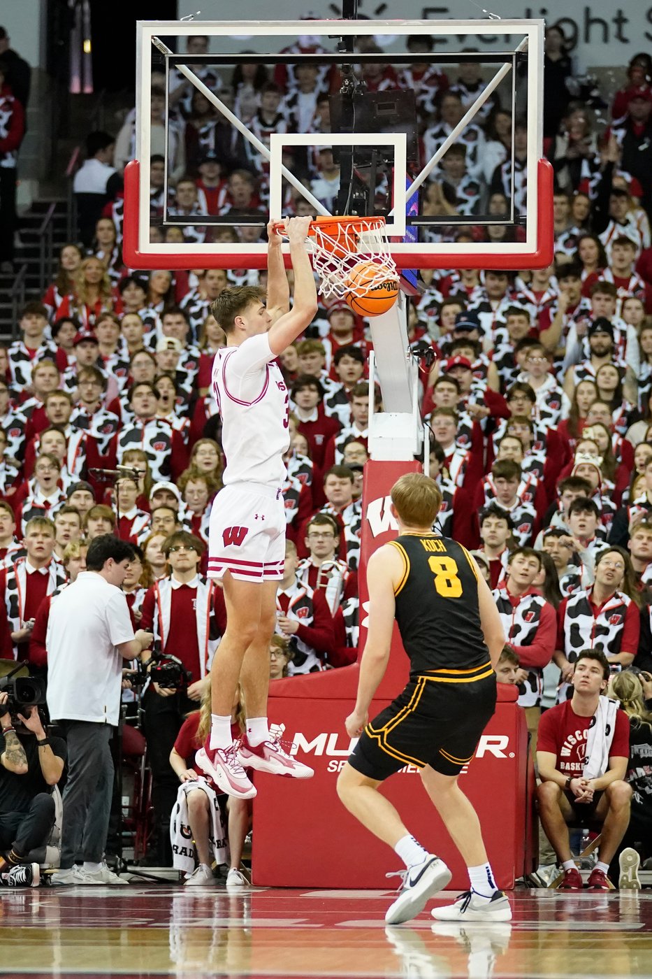 Boyd scores 27 as No. 24 Wisconsin pulls away to beat Iowa 84-71 | iNFOnews.ca