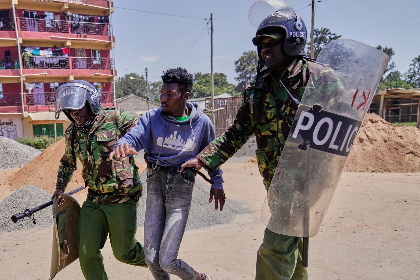 Kenya protesters clash with police over proposed Ebola center for US citizens, in photos | iNFOnews.ca