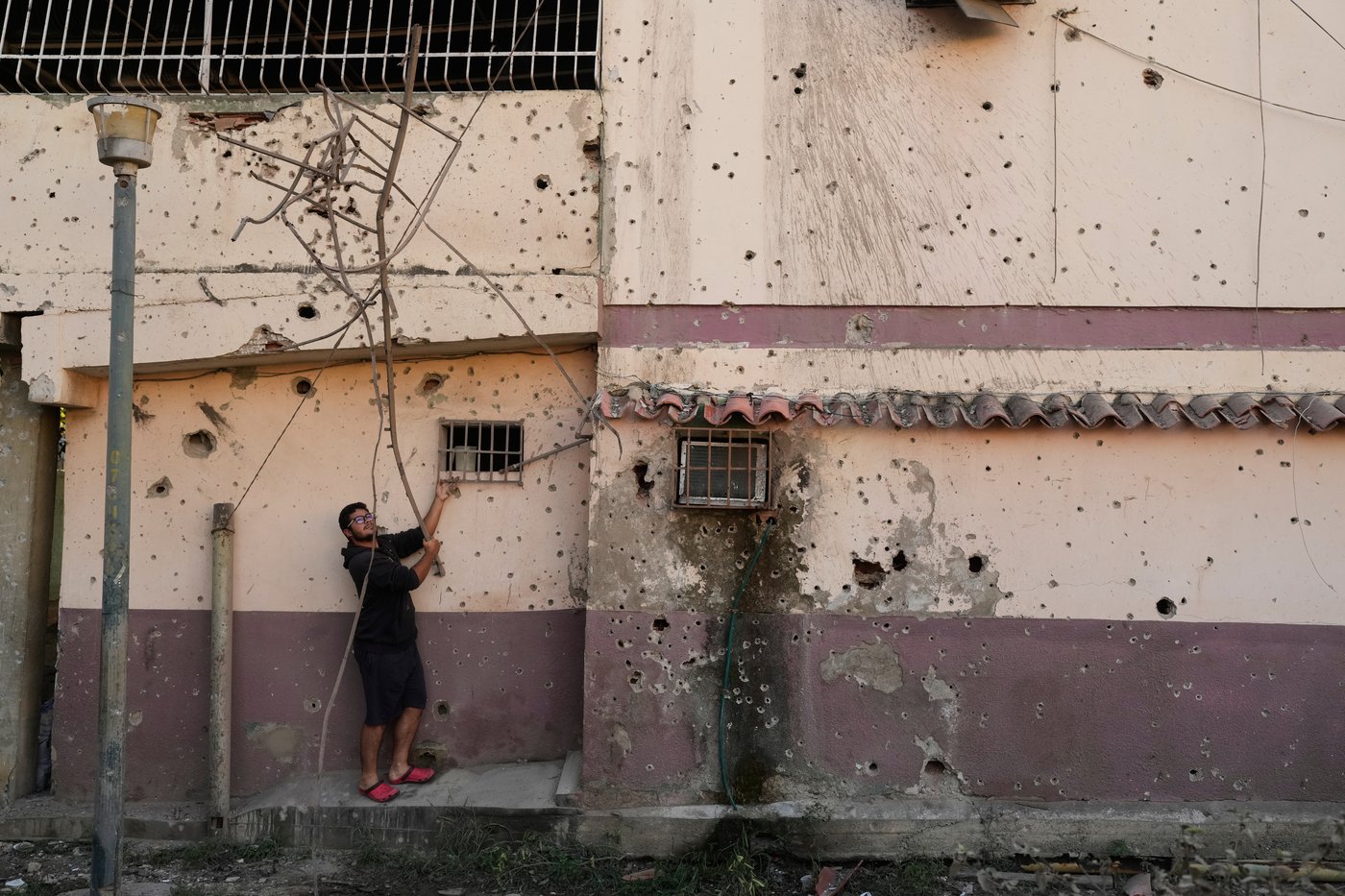 Photos of Venezuela the day after US forces captured President Nicolás Maduro | iNFOnews.ca