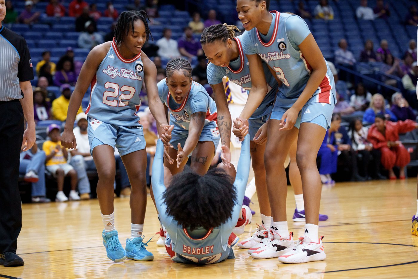 Williams scores 19 to lead No. 5 LSU in 87-61 win against Kim Mulkey's alma mater, Louisiana Tech | iNFOnews.ca Williams scores 19 to lead No. 5 LSU in 87-61 win against Kim Mulkey's alma mater, Louisiana Tech | iNFOnews.ca