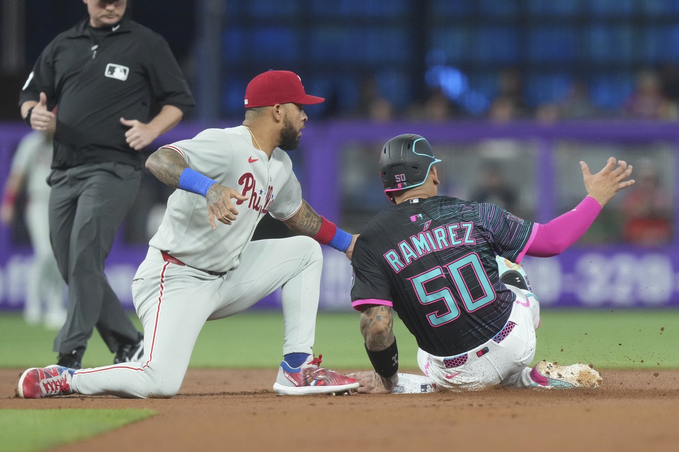 Harper homers and NL East-leading Phillies beat Marlins 4-2 | iNFOnews.ca