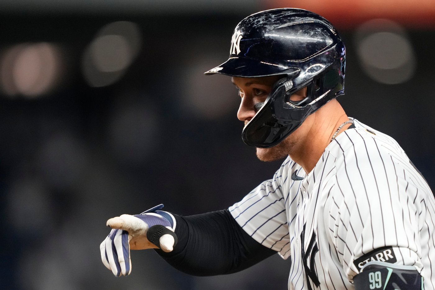 Judge wants new Bronx tradition: Sterling's voice booming “Theee Yankees win!" before Sinatra song | iNFOnews.ca Judge wants new Bronx tradition: Sterling's voice booming “Theee Yankees win!" before Sinatra song | iNFOnews.ca