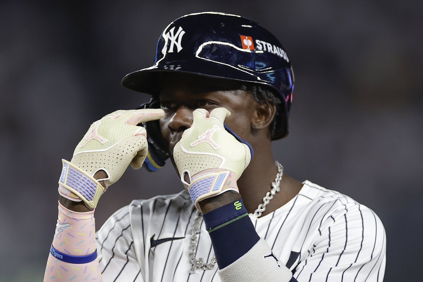 Verdugo's go-ahead single and acrobatic catch lift Yankees over Royals 6-5 in ALDS opener | iNFOnews.ca
