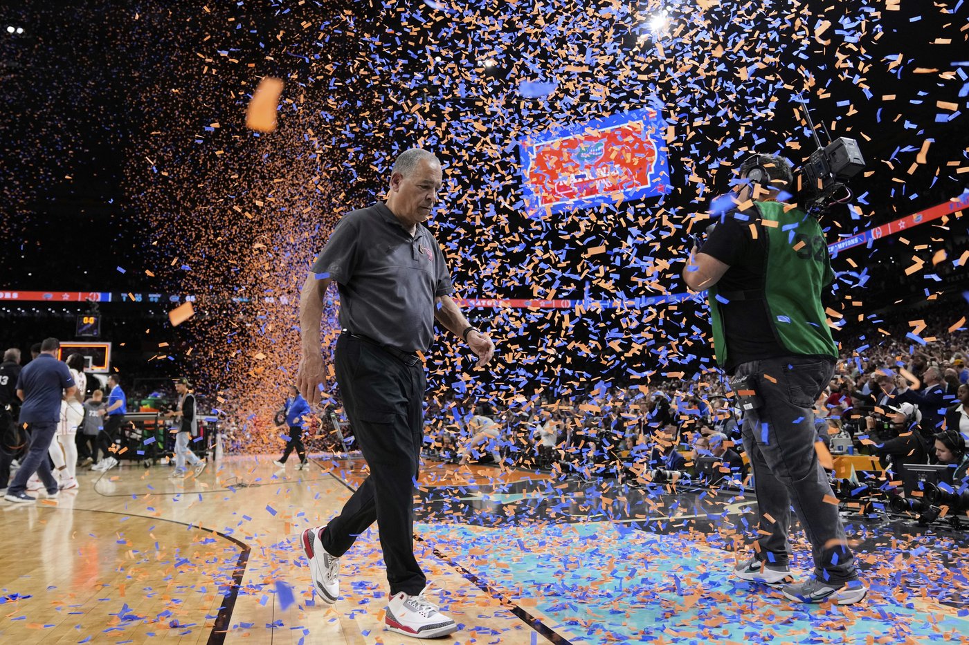 Houston's Kelvin Sampson was close to his 1st national title. It slipped away painfully vs. Florida | iNFOnews.ca Houston's Kelvin Sampson was close to his 1st national title. It slipped away painfully vs. Florida | iNFOnews.ca