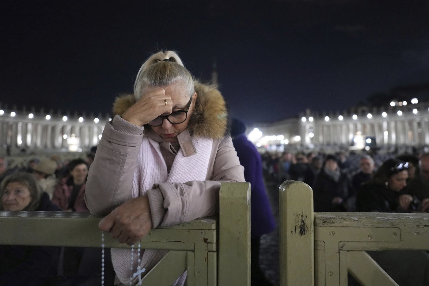 Pope had coughing fit, inhaled vomit and now requires assisted ventilation, Vatican says | iNFOnews.ca