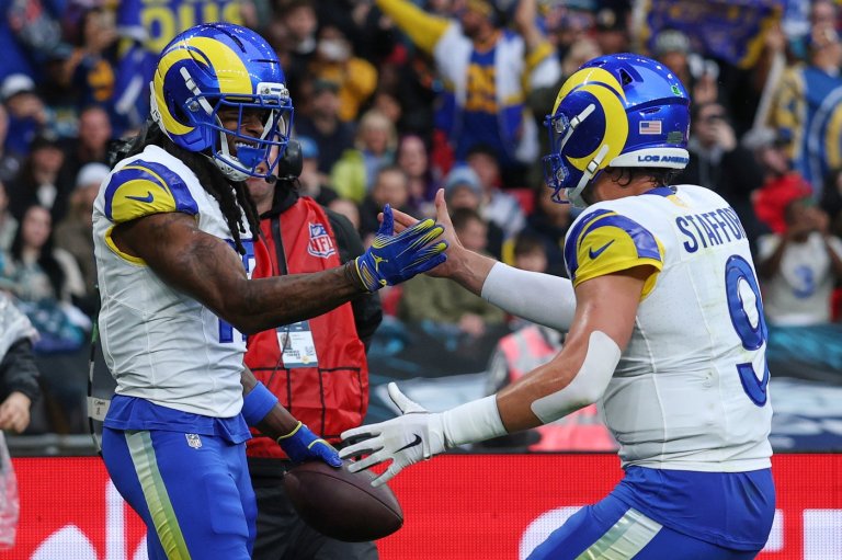 Matthew Stafford throws 5 TD passes as Rams rout Jaguars 35-7 at rainy Wembley | iNFOnews.ca