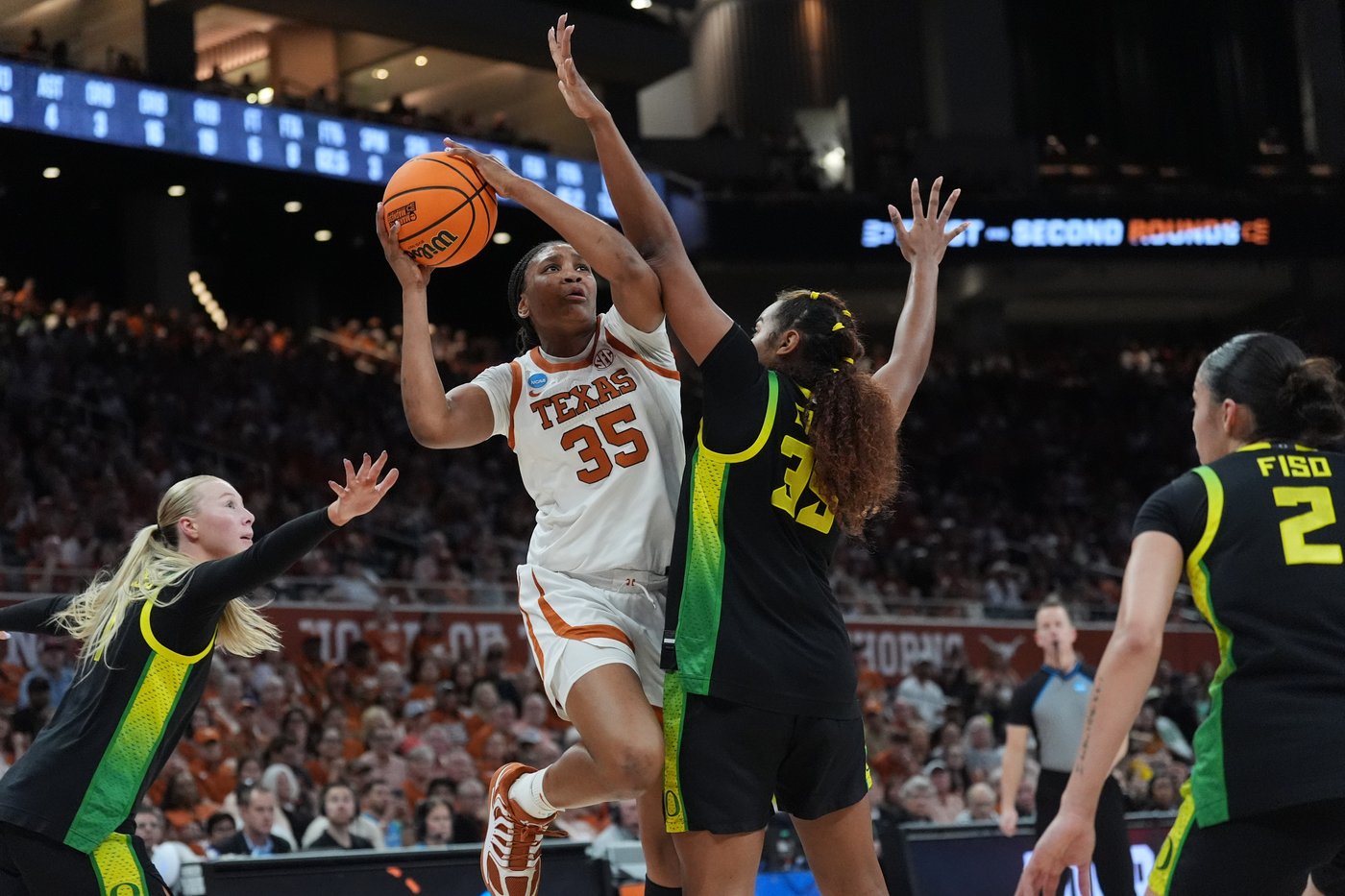 Texas 'generational talent' Booker scores 40 in March Madness rout of Oregon | iNFOnews.ca