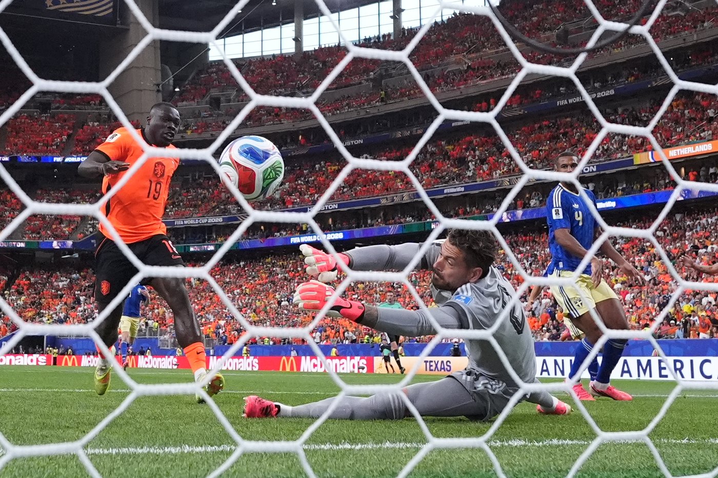 Netherlands and Sweden face off in Houston and other World Cup Day 10 highlights, in photos | iNFOnews.ca