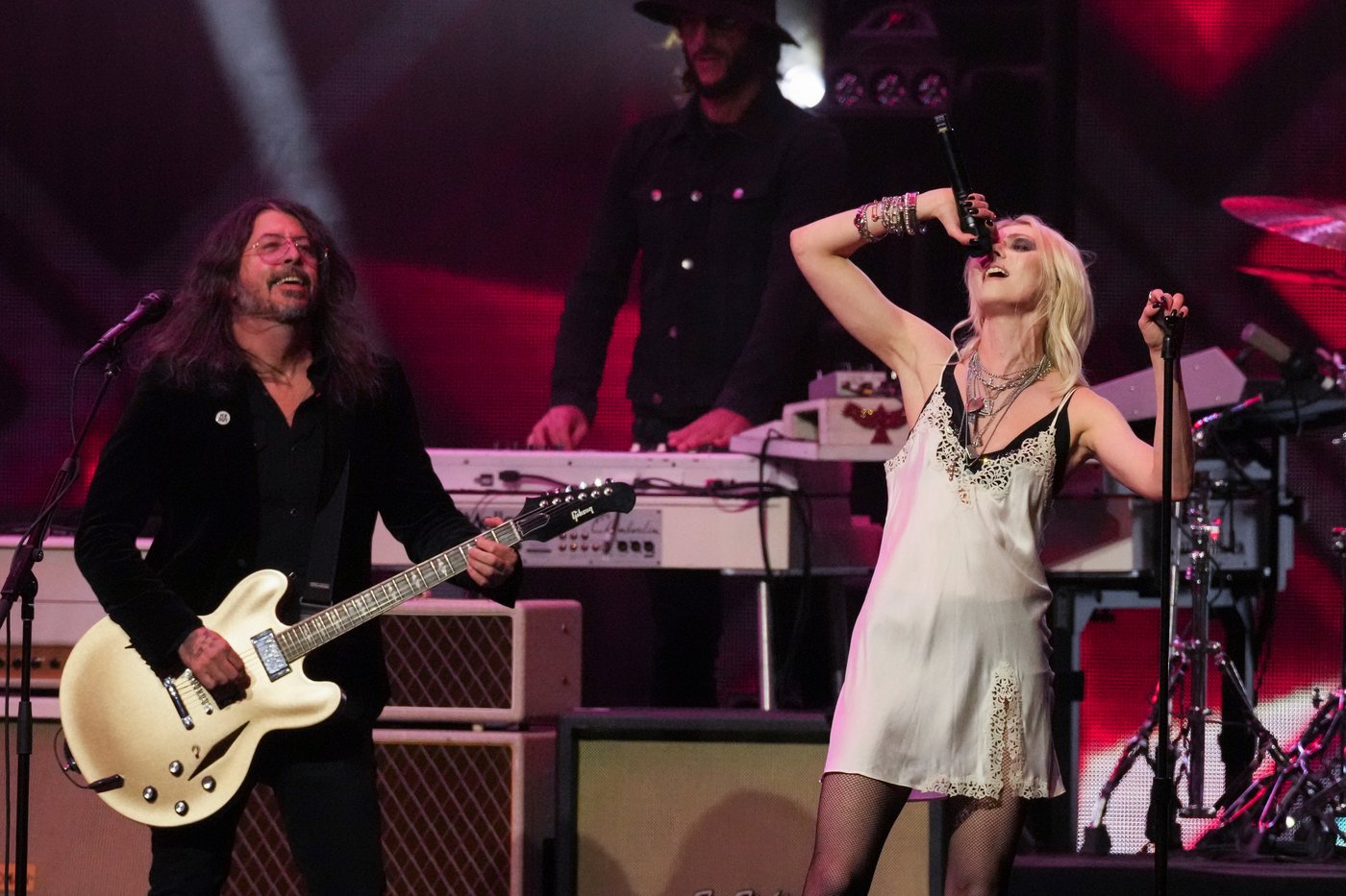 Mariah Carey's secret grunge album part of tribute at MusiCares event | iNFOnews.ca
