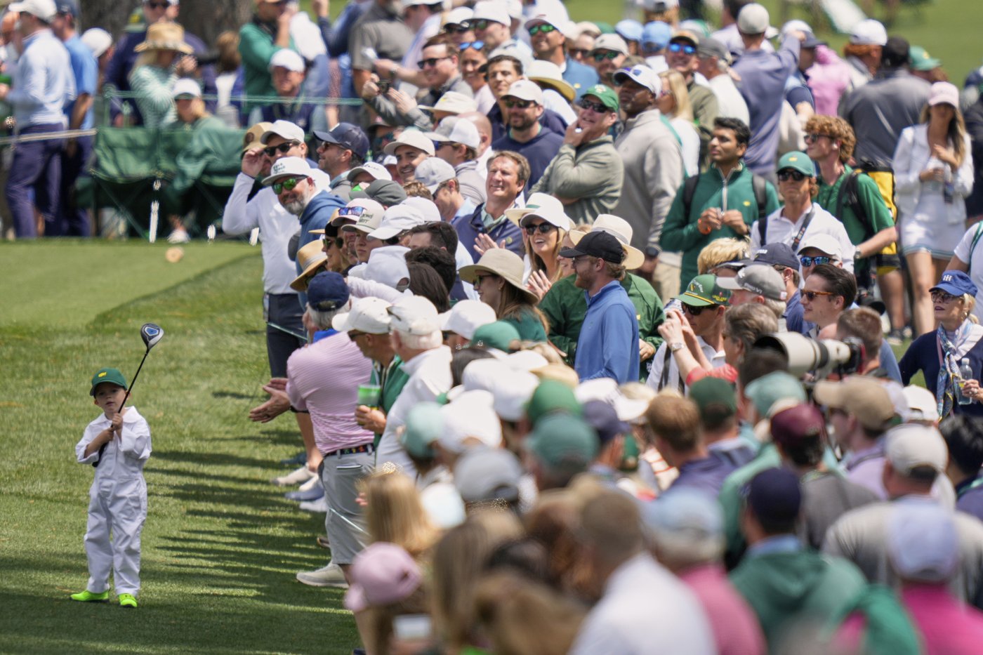 Jordan Spieth's 3-year-old son and 89-year-old Gary Player make memories at Masters Par 3 Contest | iNFOnews.ca