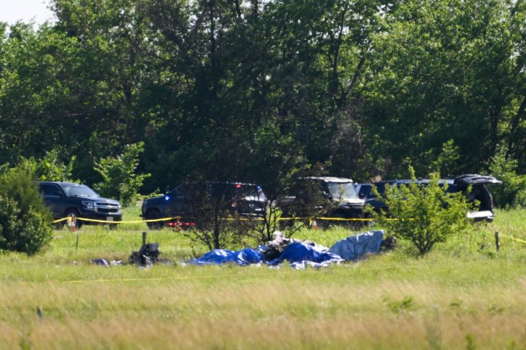 12 dead in crash of plane on skydiving outing in Missouri, authorities say | iNFOnews.ca