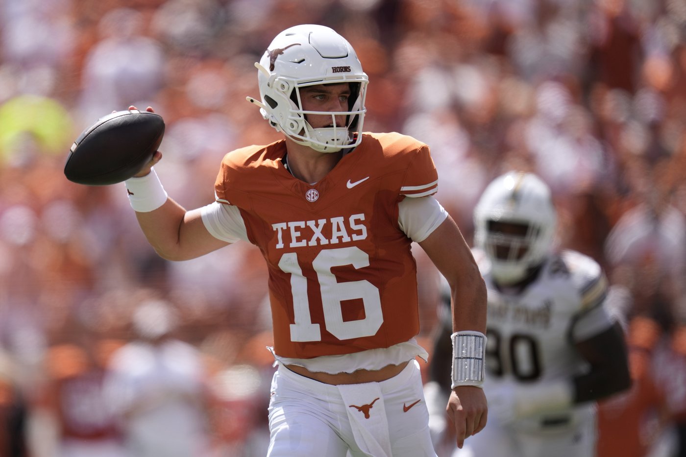 Ohio State and Texas clash again in title-contender matchup with Heisman hopeful quarterbacks | iNFOnews.ca