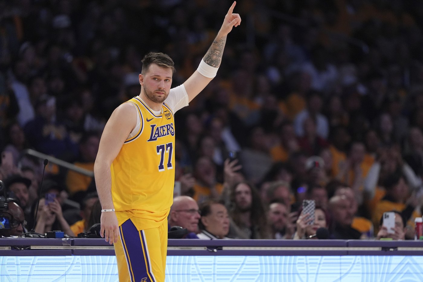 Luka Doncic makes his Lakers debut and quickly connects with LeBron James in a 132-113 win over Utah | iNFOnews.ca Luka Doncic makes his Lakers debut and quickly connects with LeBron James in a 132-113 win over Utah | iNFOnews.ca