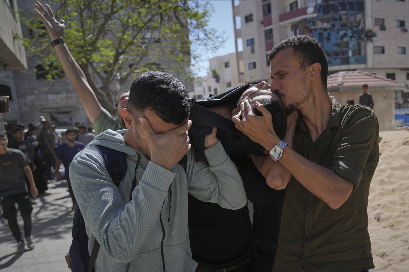 Strikes across Gaza kill at least 92 as Israel prepares to ramp up its offensive | iNFOnews.ca Strikes across Gaza kill at least 92 as Israel prepares to ramp up its offensive | iNFOnews.ca