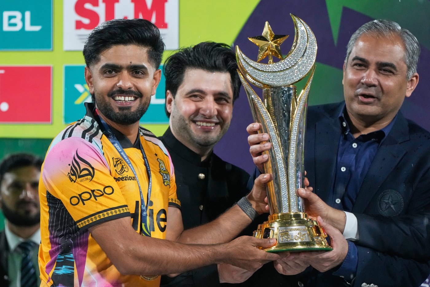 Hardie stars with ball and bat to lead Peshawar to first PSL cricket title since 2017 | iNFOnews.ca