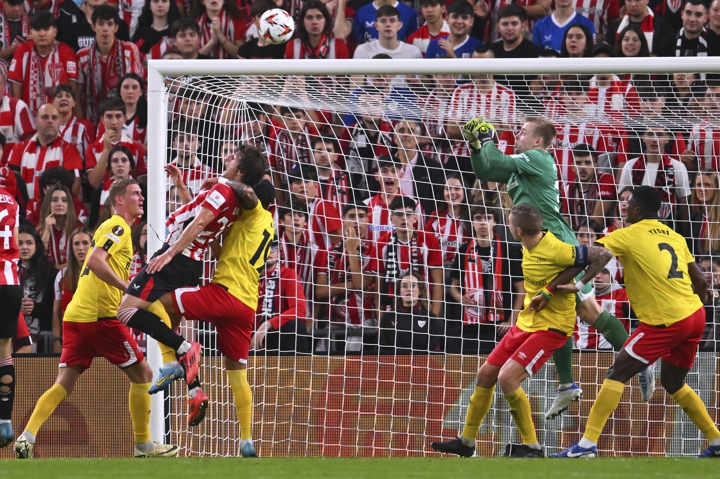 Hojlund scores 2 for Man United to give Amorim winning home debut in Europa League | iNFOnews.ca