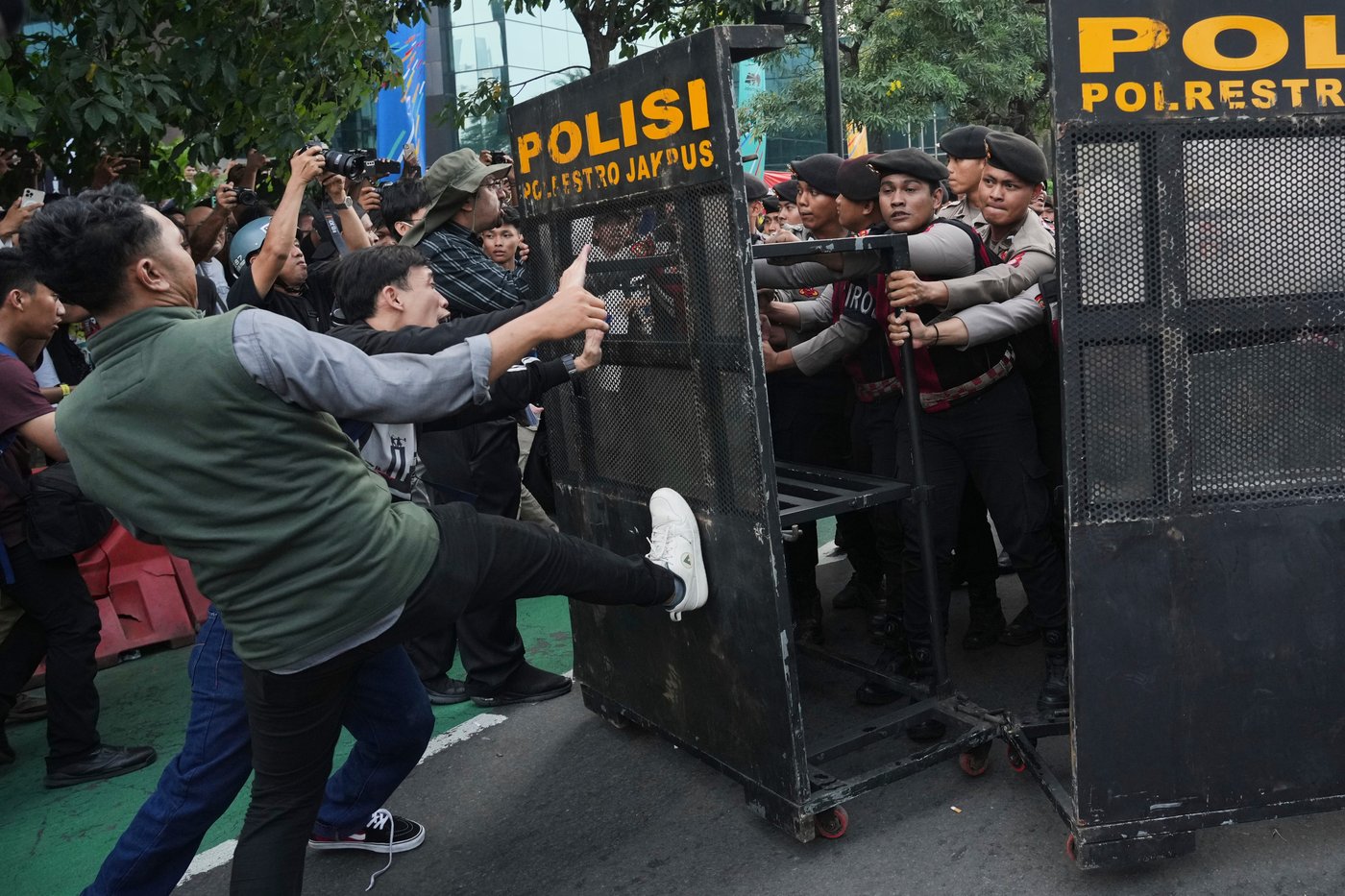Indonesian students protest government policies as economic pressures grow | iNFOnews.ca Indonesian students protest government policies as economic pressures grow | iNFOnews.ca