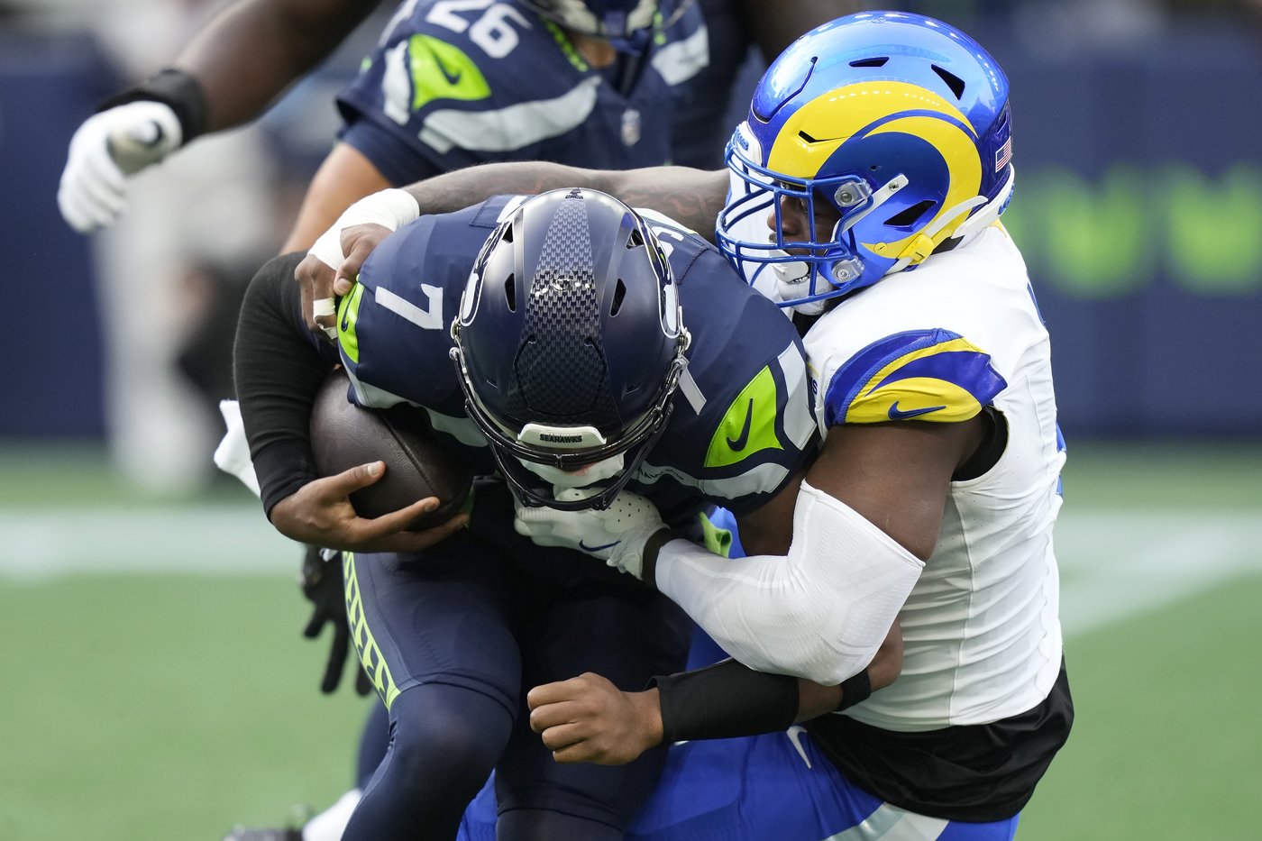 Rams look to extend winning streak, Dolphins aim to end skid in Monday night matchup | iNFOnews.ca