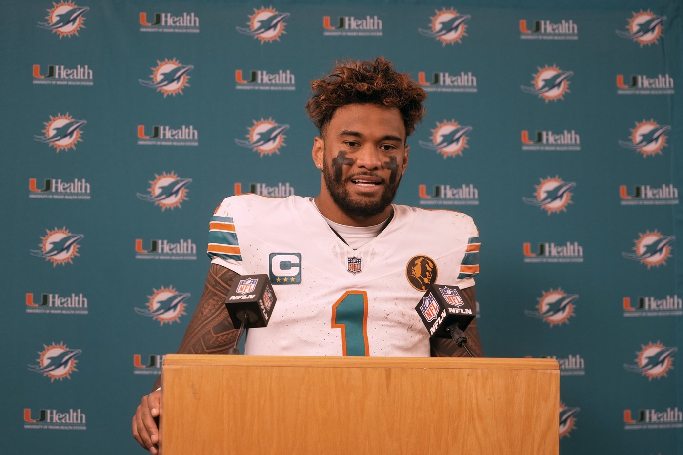 Tua Tagovailoa shoulders blame for Dolphins' 5-7 start and addresses criticisms of team's toughness | iNFOnews.ca