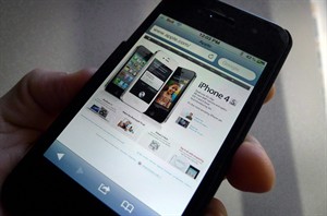 Supreme Court allows cellphone fee class-action lawsuit to proceed | iNFOnews.ca CP19223644