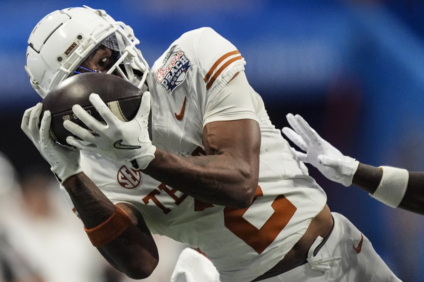 Texas avoids huge upset, beats Arizona State 39-31 in double overtime at Peach Bowl | iNFOnews.ca