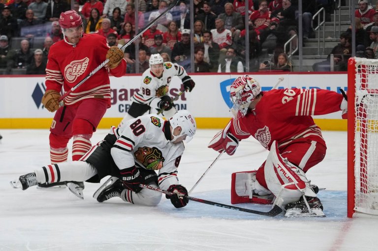 Arvidsson nets sixth career hat trick as Red Wings down Blackhawks, 4-1 | iNFOnews.ca