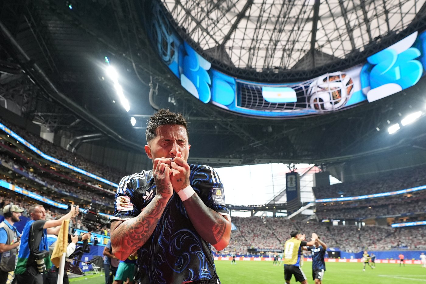 Defending champion Argentina reaches World Cup final by beating England 2-1 | iNFOnews.ca