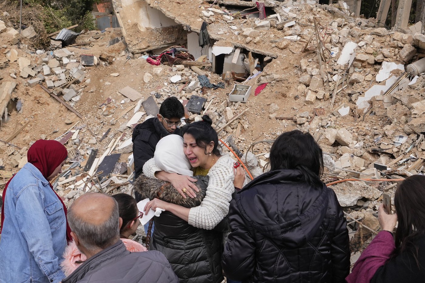 Family returns to their Lebanese city to find a crater where their 50-year-old home once stood | iNFOnews.ca