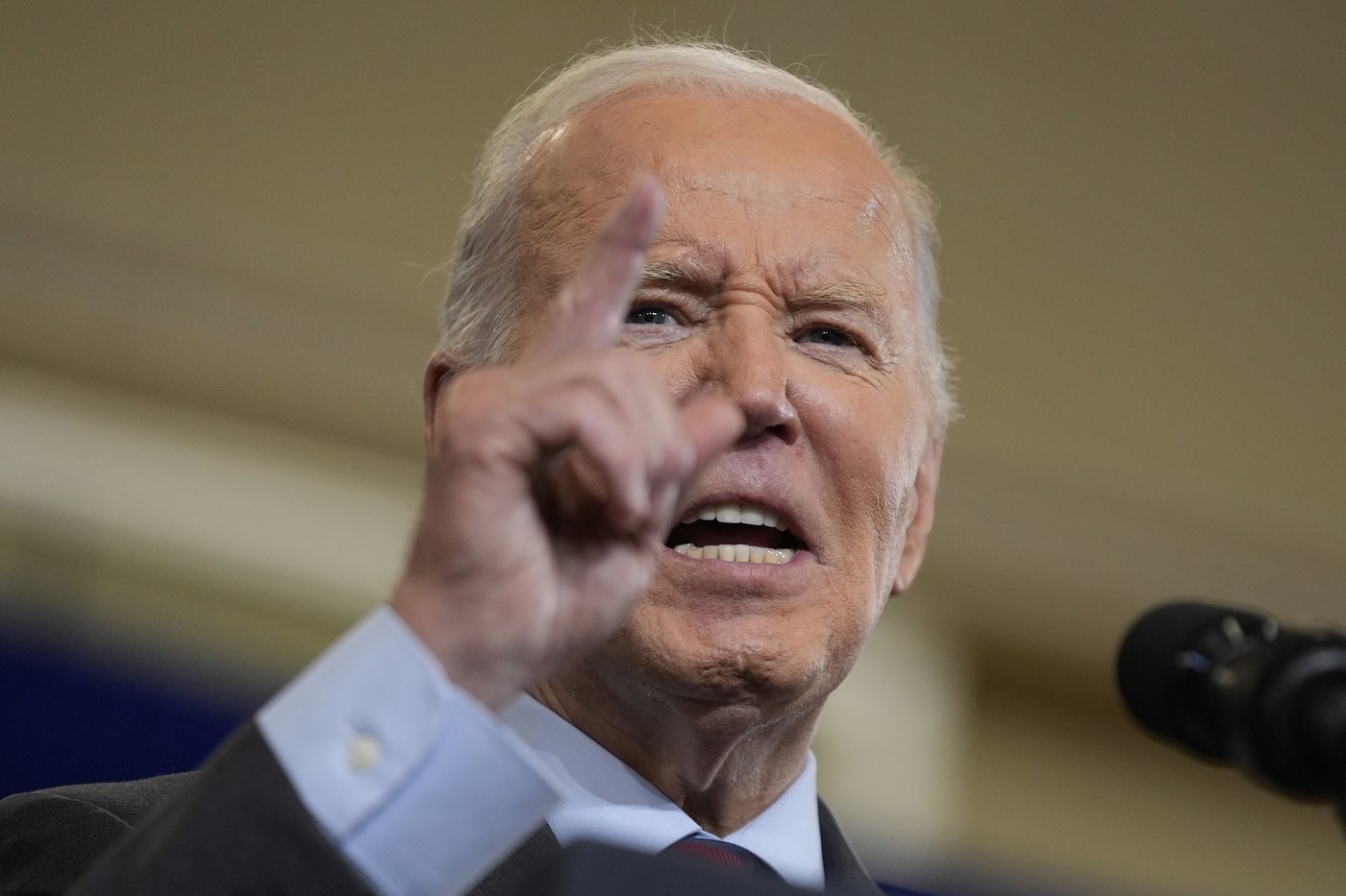 Biden and Bernie Sanders highlight lower prescription drug costs in New Hampshire stop | iNFOnews.ca
