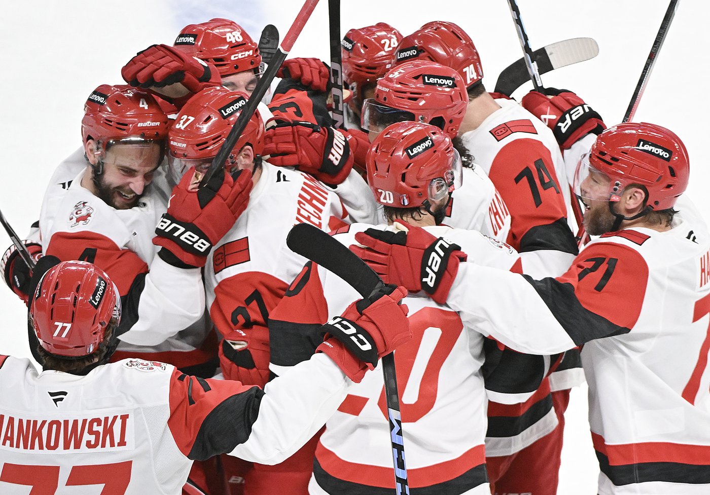 Hurricanes rediscover identity to take third-round series lead over Canadiens | iNFOnews.ca