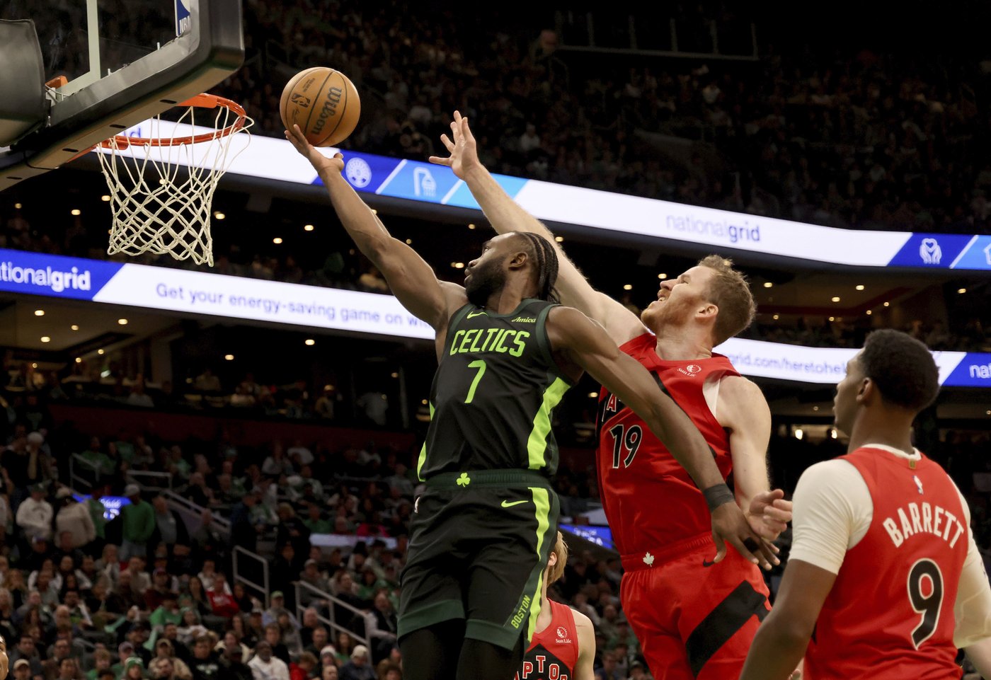 Tatum's 3-pointer at the buzzer in OT gives the Celtics a victory over the Raptors | iNFOnews.ca Tatum's 3-pointer at the buzzer in OT gives the Celtics a victory over the Raptors | iNFOnews.ca