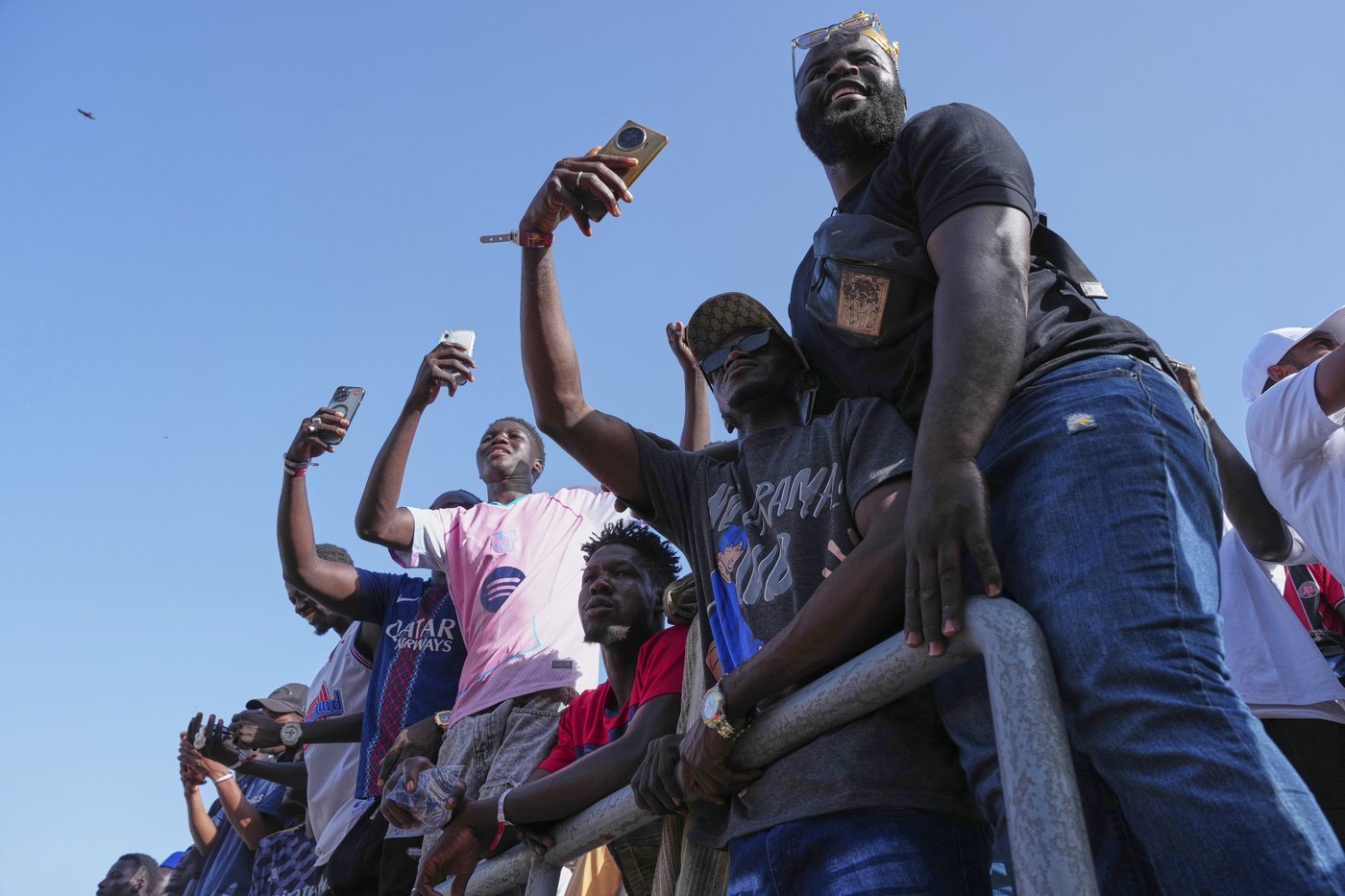 In Senegal’s wrestling arenas, rituals share the spotlight with the fight, in photos | iNFOnews.ca