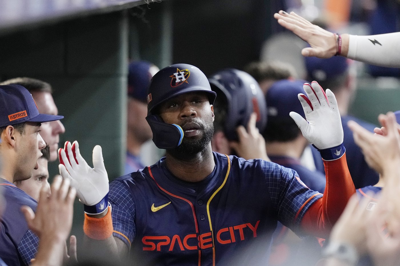 Miller throws 7 shutout innings as Mariners prevent Astros from clinching AL West with 6-1 win | iNFOnews.ca