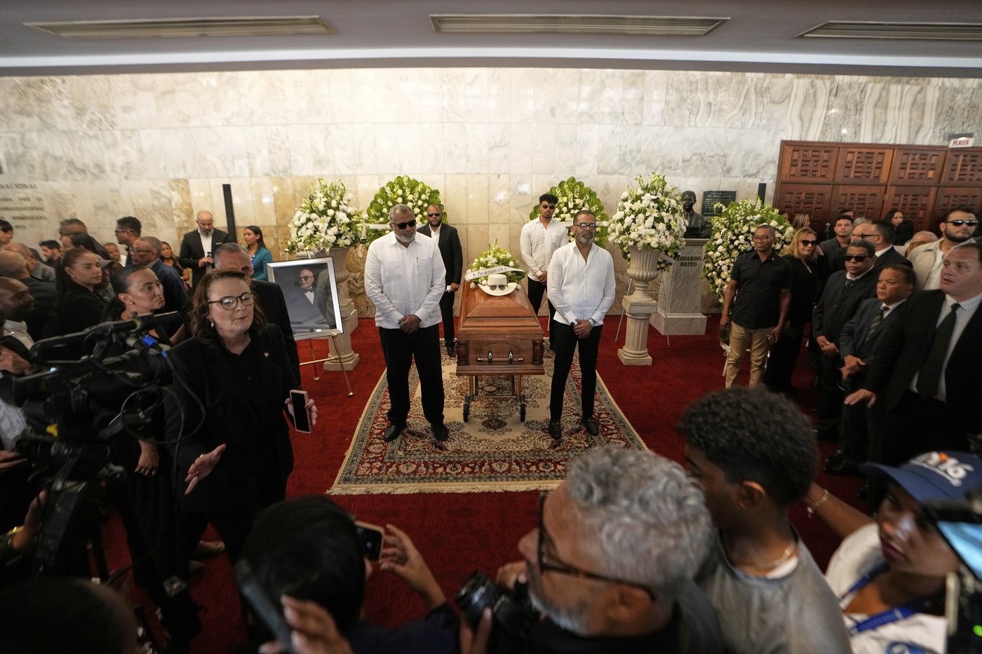 Mourners pay tribute to merengue icon Rubby Pérez, who died in the Dominican roof collapse | iNFOnews.ca