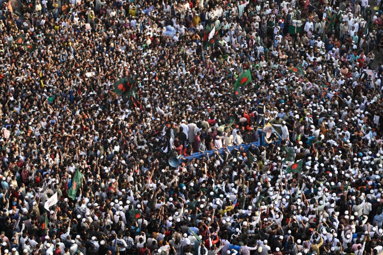 A funeral for slain Bangladeshi activist draws hundreds of thousands | iNFOnews.ca
