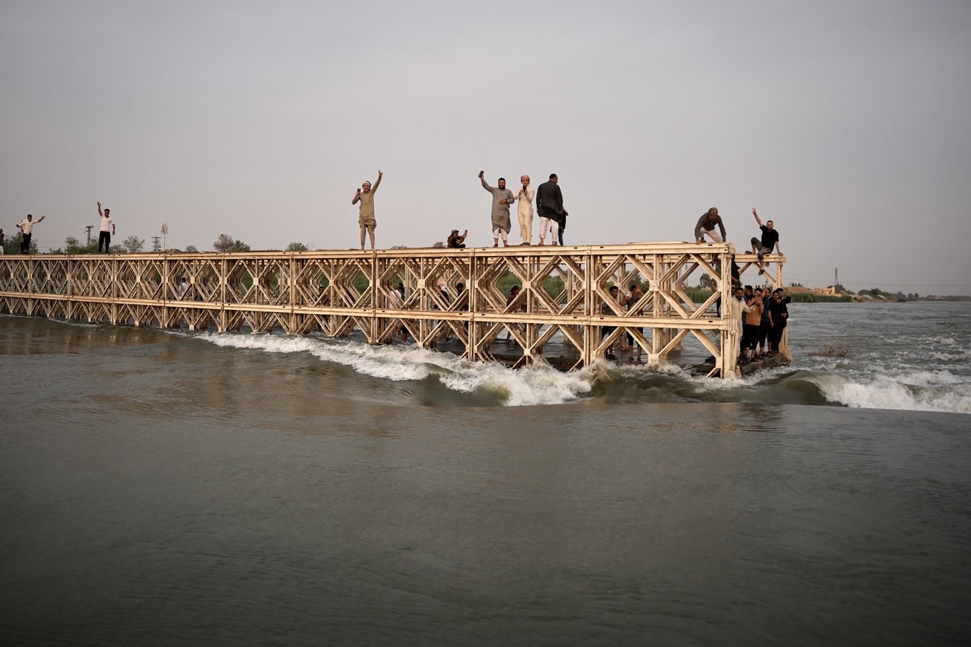 Photos of rare Euphrates River flooding forcing Syrians inland | iNFOnews.ca