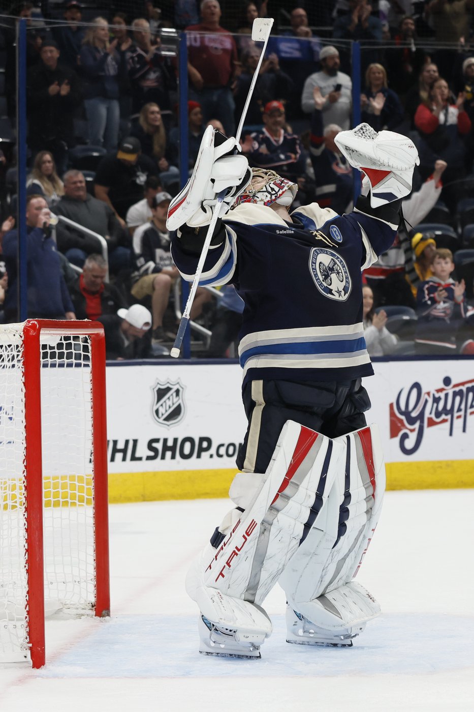 Columbus shuts out Islanders, Jets back to winning ways | iNFOnews.ca