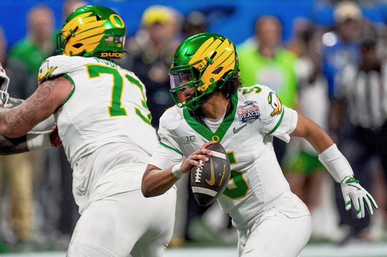 QB Dante Moore's offseason included golf, bowling and growth. Now comes football for No. 2 Oregon | iNFOnews.ca
