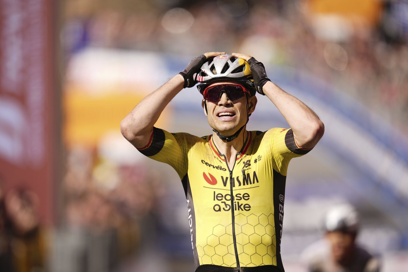 Del Toro becomes first Mexican to lead Giro d'Italia, Van Aert wins dusty stage | iNFOnews.ca